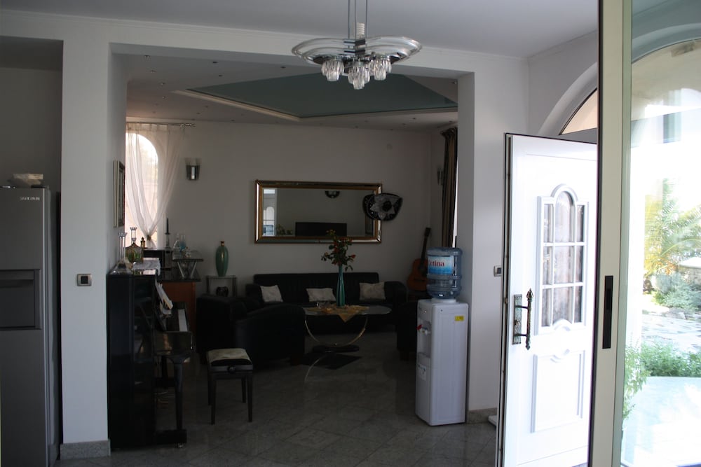 Photo 33