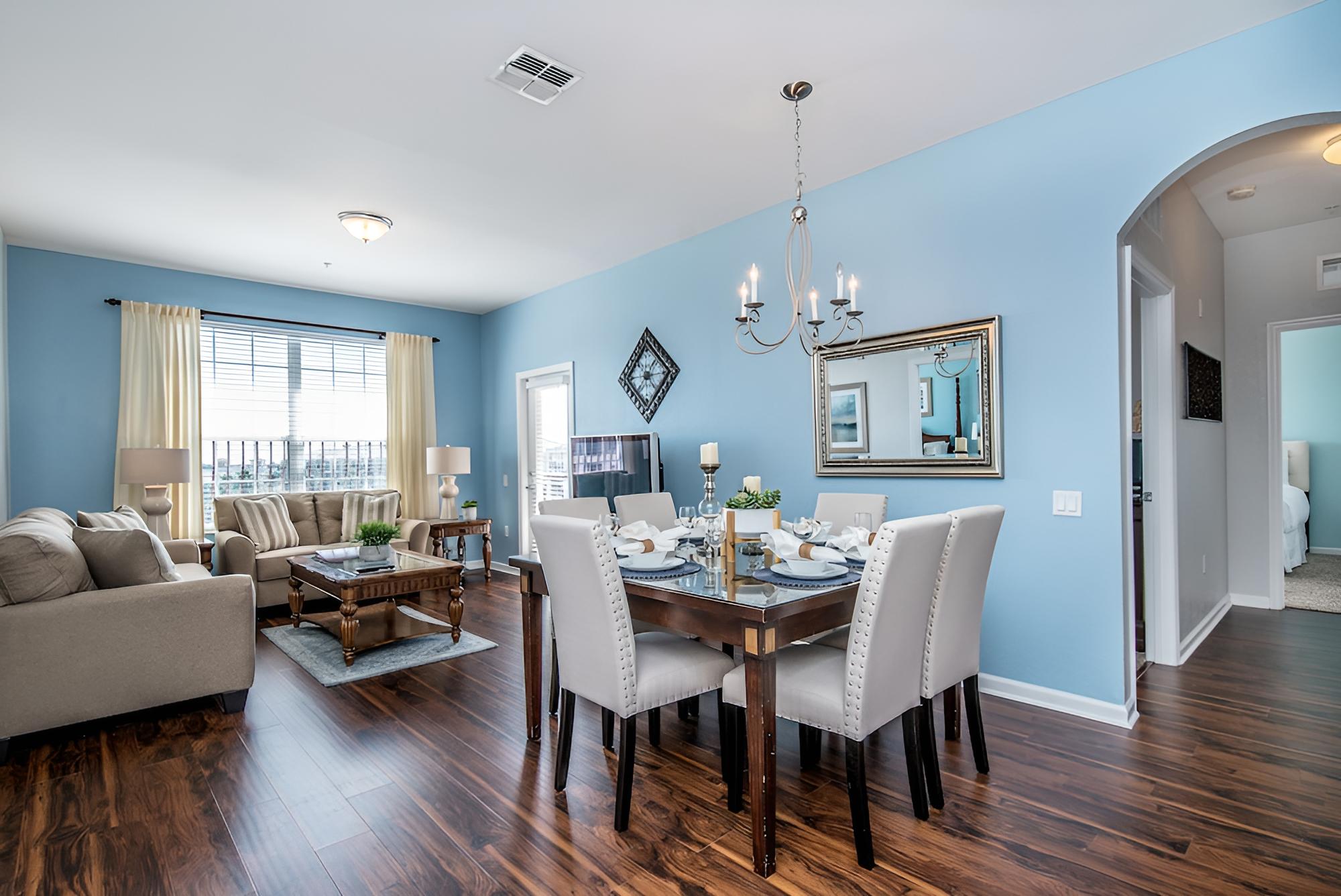 Top-floor Condo, Near Universal &convention Ctr