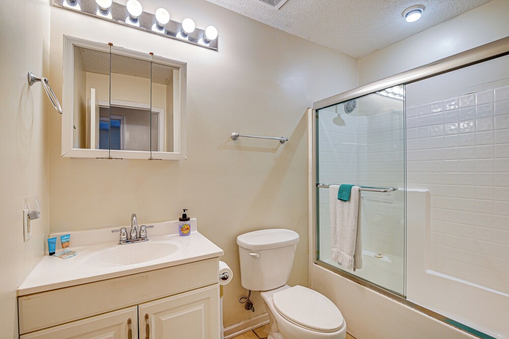 12 Mi to Myrtle Beach: Peaceful Abode in Conway!