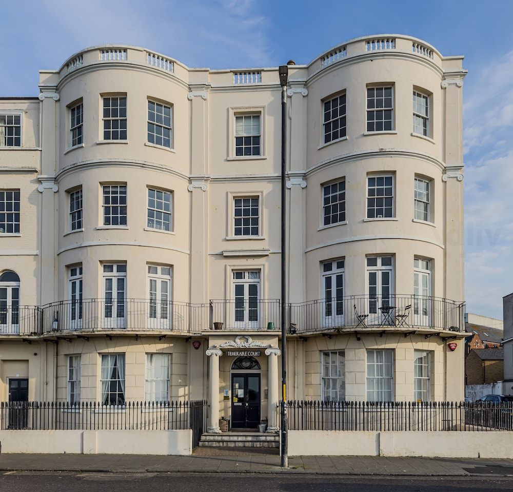 Stunning Sea View Georgian Retreat by Adliv