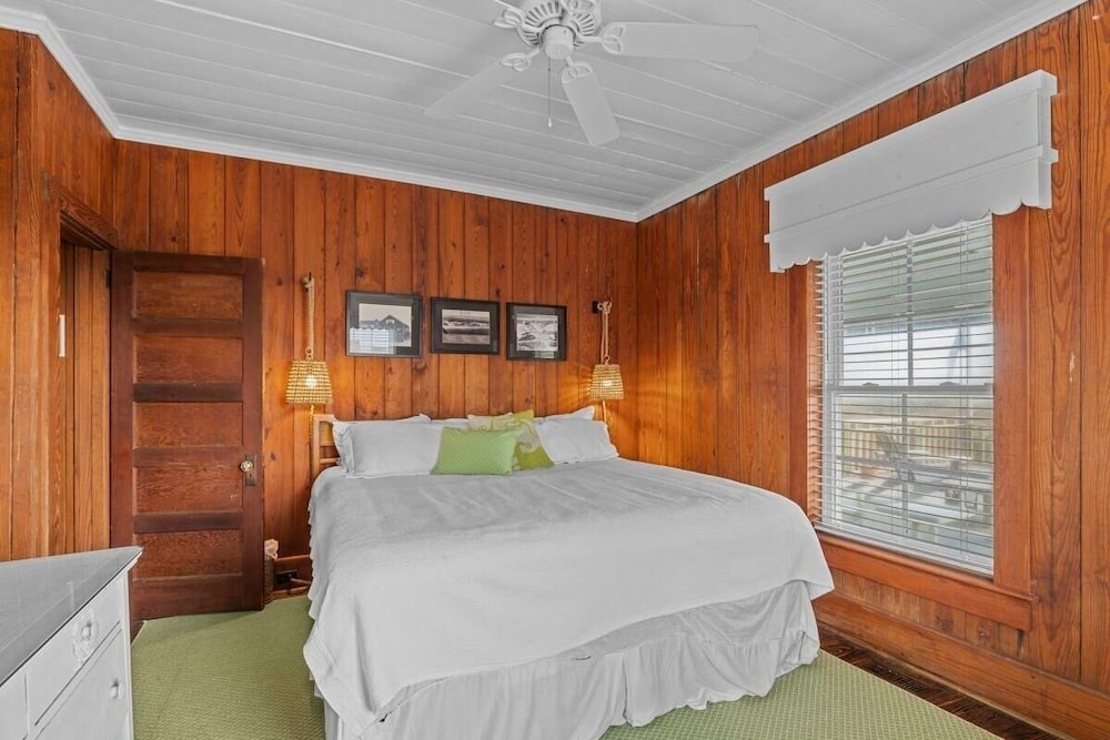 Sunset Shores 5 Bedroom Home