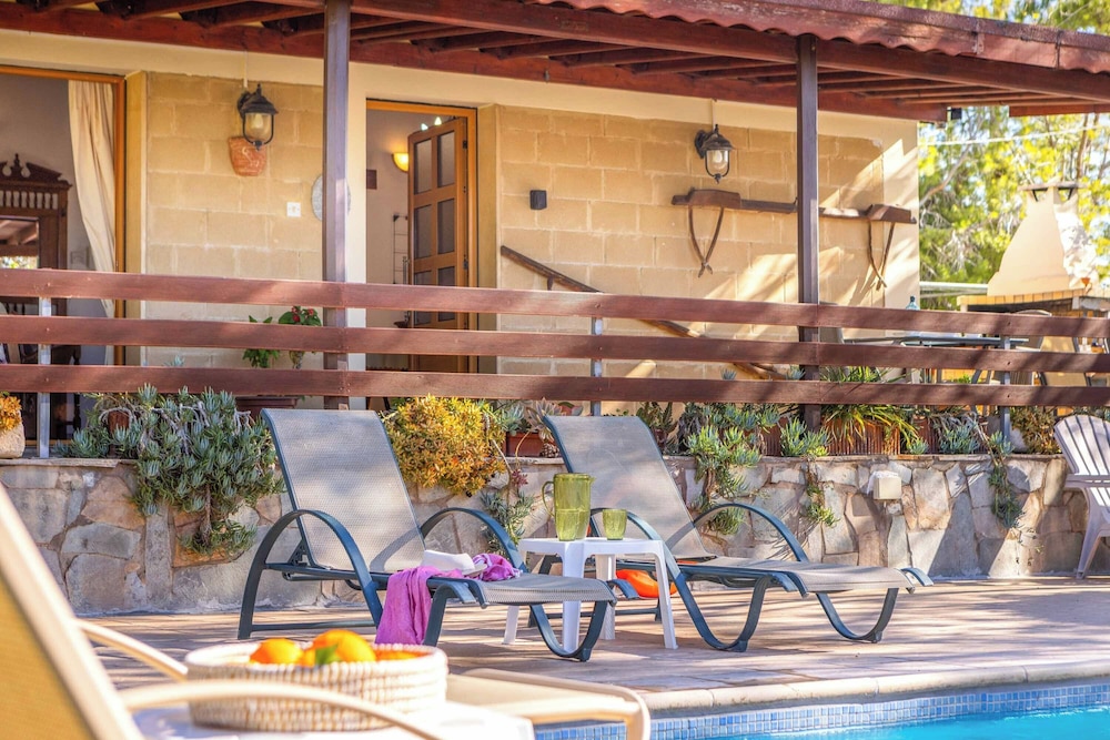 Coral Bay Cottage