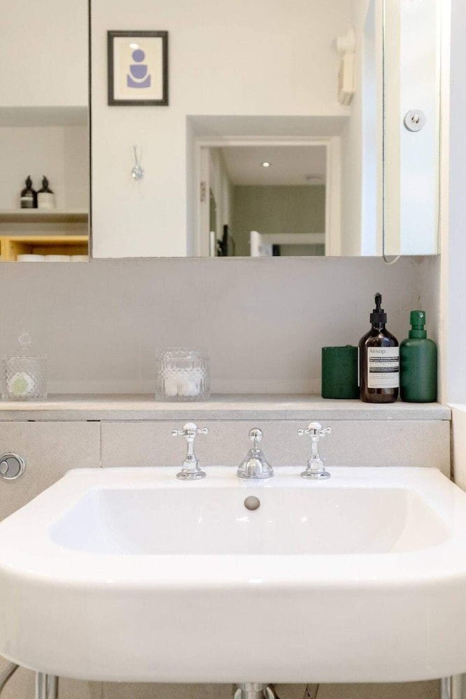 Elegant 1BD Flat in the Heart of Notting Hill!