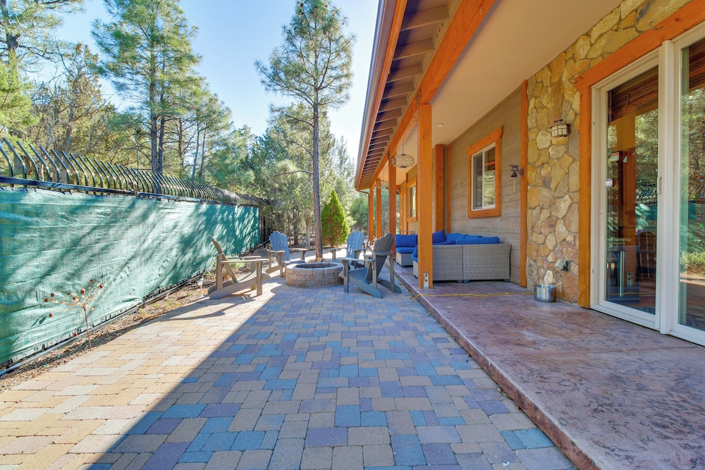 Close to Fool Hollow Lake! Show Low Cabin Getaway