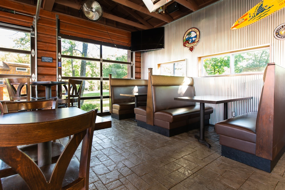 Appeldoorn's Sunset Bay Resort