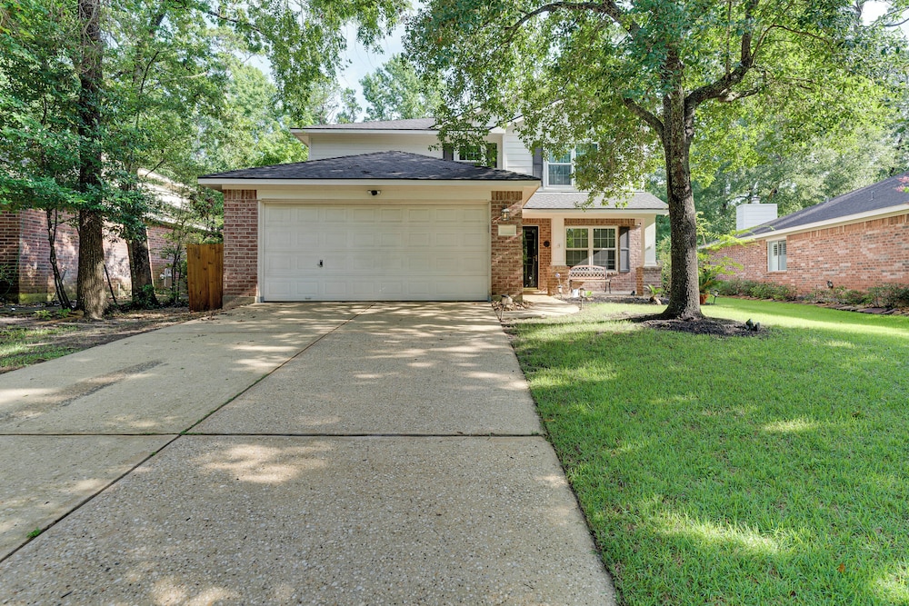 6 Mi to Northshore Park: Family Home w/ Pool!