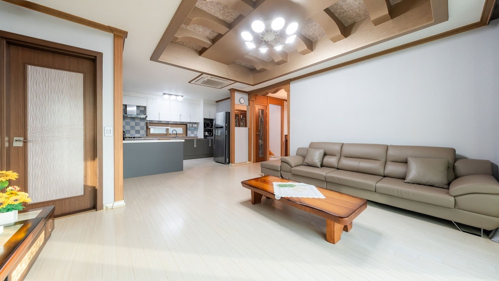 Jigeum Yeosu Ocean View Pension