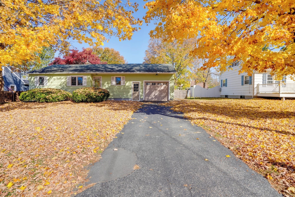 6 Mi to Skiing: Pet-friendly Home in Pittsfield!