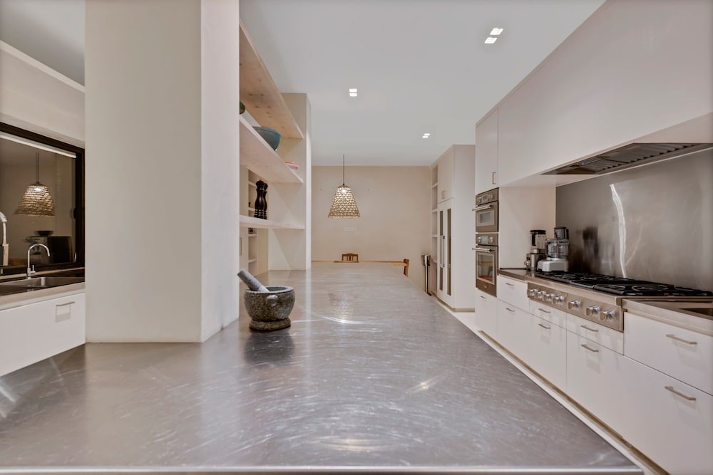 Magnificent 5BR Modern Tropical Villa With Pool