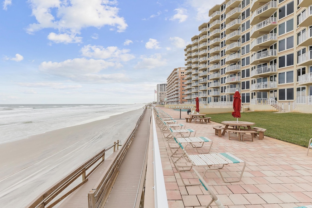 The Shores Club 1105