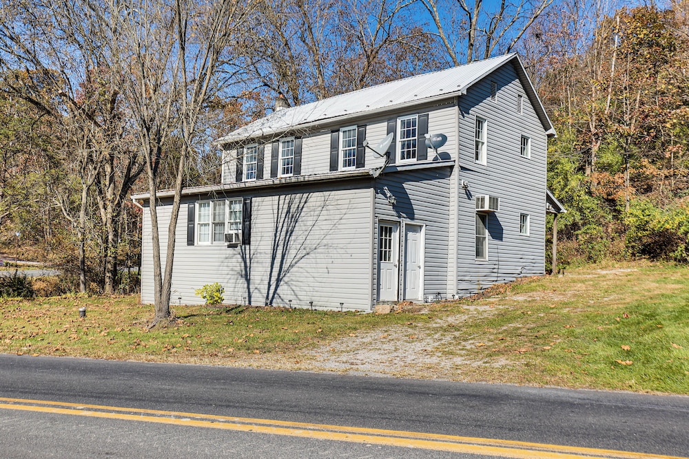 Tranquil Mt Pleasant Mills Retreat on 60-acre Farm view 2
