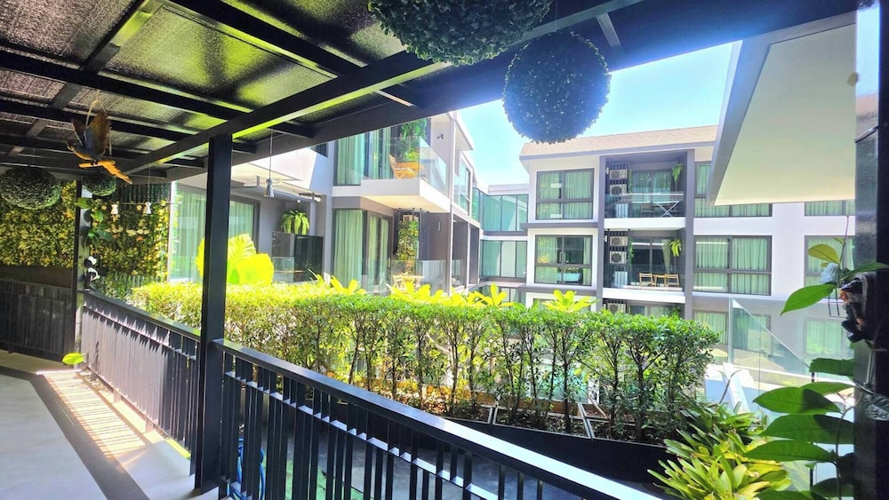 Room-a301- 1 Bedroom Corner Condo Forest
