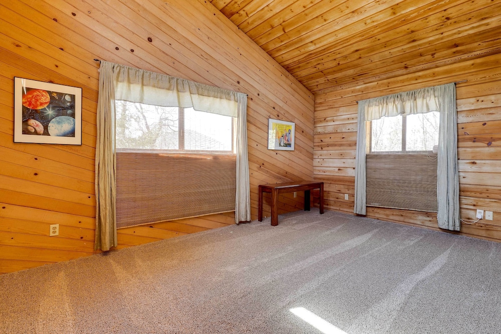 Welcoming Cole Ridge Chalet in Kelseyville! view 4