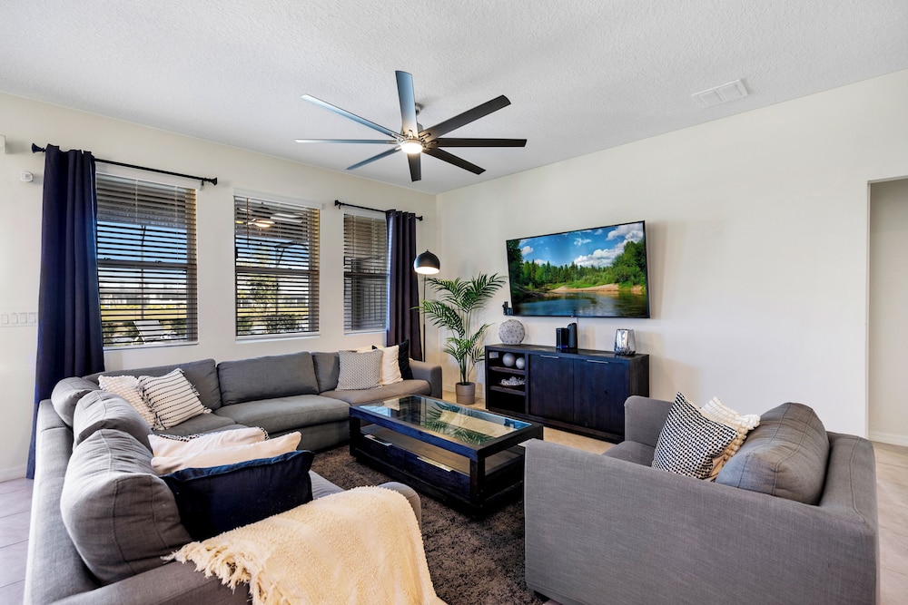 Solterra- LakeView - Private Pool & Spa