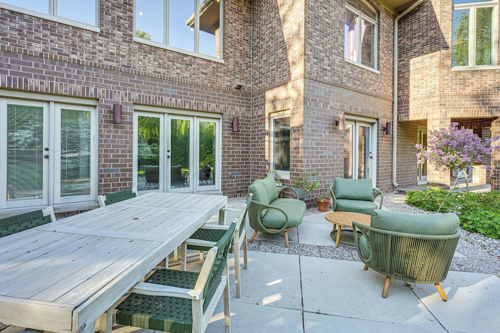9 Mi to Svsu: Family Home w/ Deck & Yard