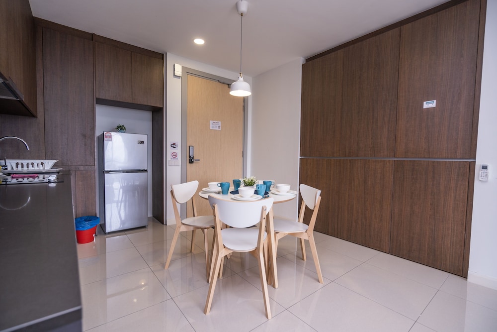 OYO Home 89720 Marvelous 1brGrand Medini photo 8
