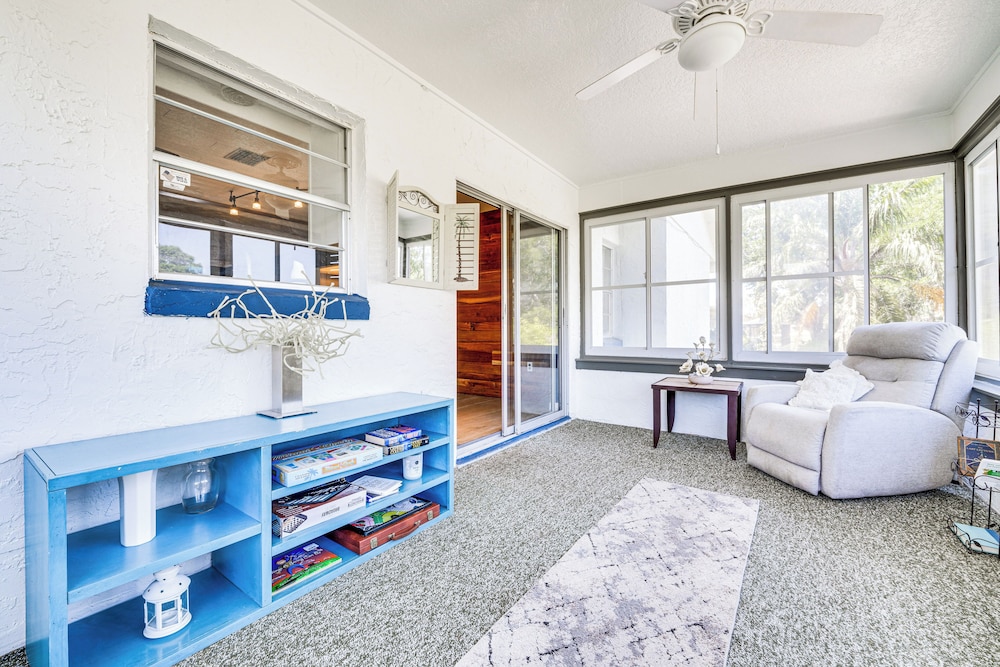 14 Mi to Legoland: Haines City Retreat w/ Yard!