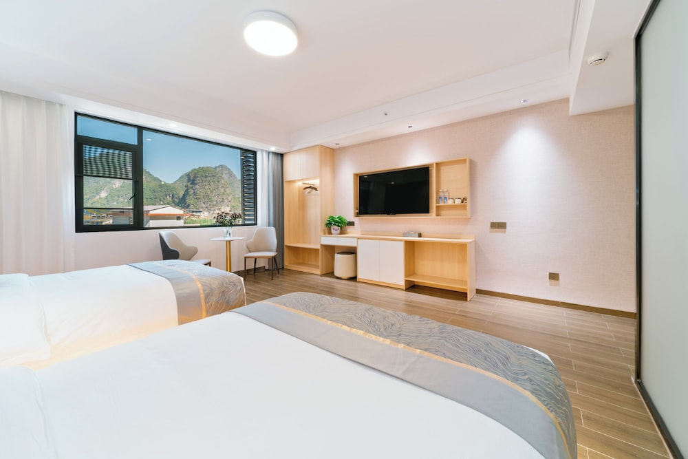 Yangshuo Mountain and City Resort