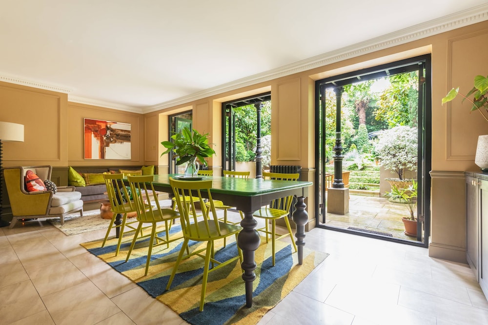 Penywern Road IV by Onefinestay