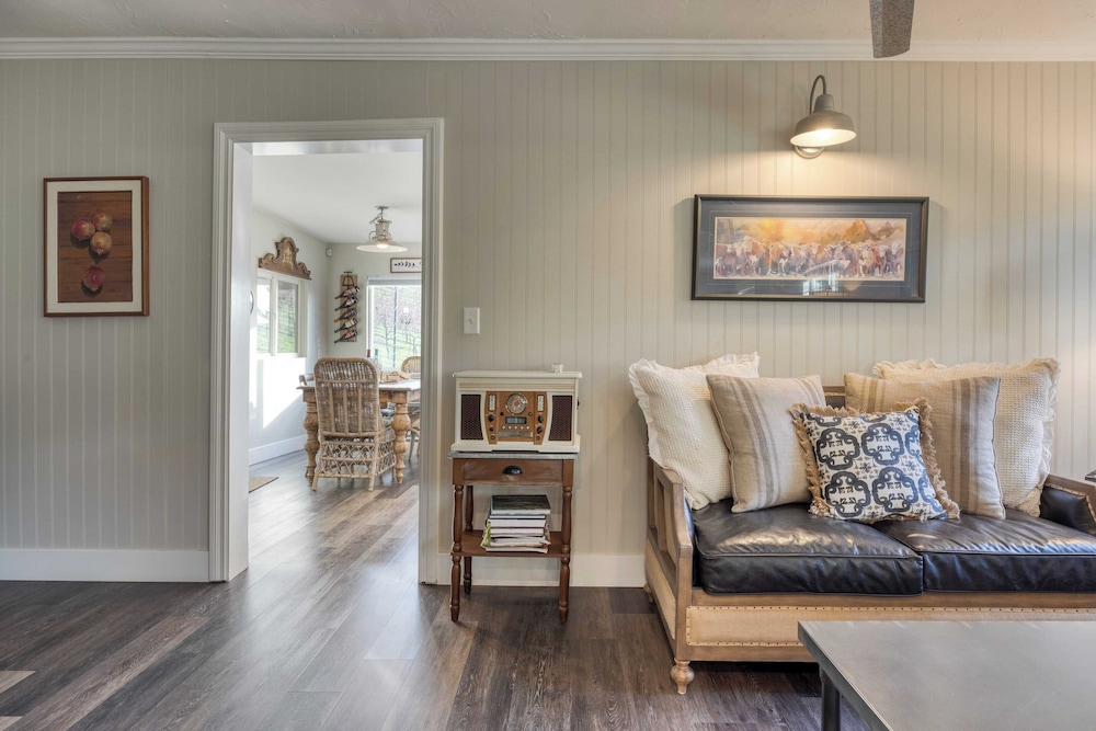 Luxury Wine Country Haven + Vineyard Views Near Top Wineries Adelaida Farmhouse