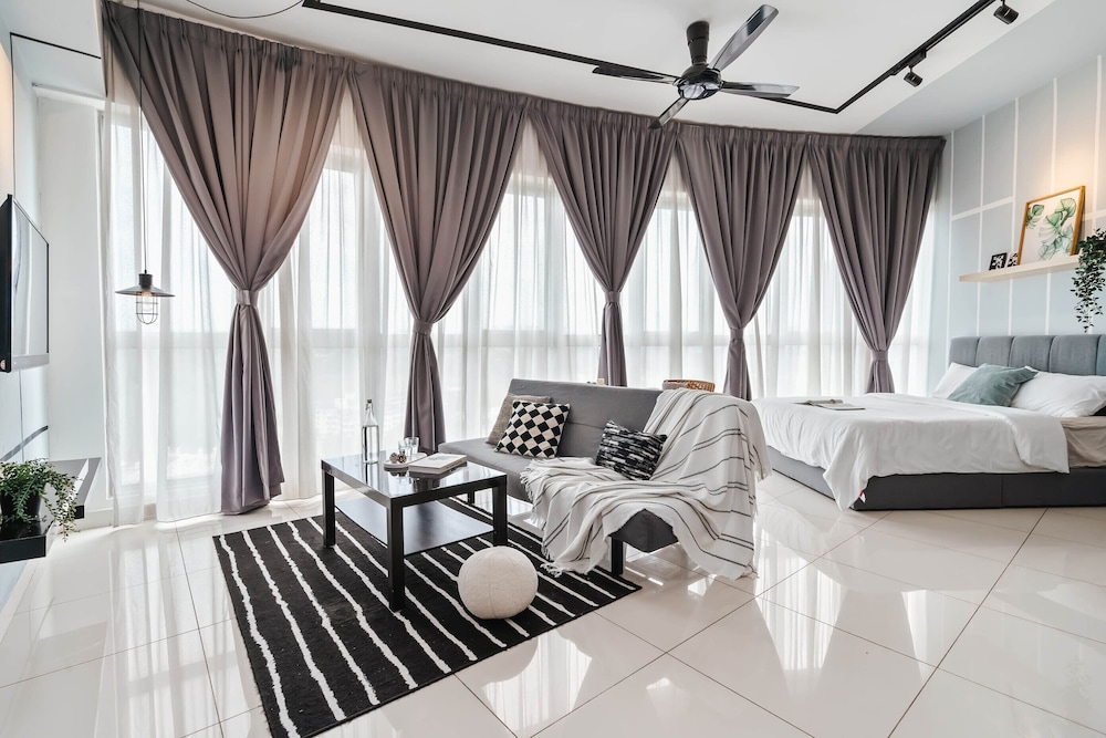 NaiBnB @ Regalia Residence
