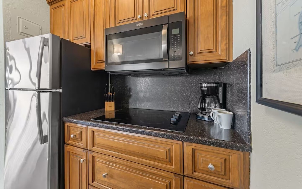 D11 1 Bedroom Condo