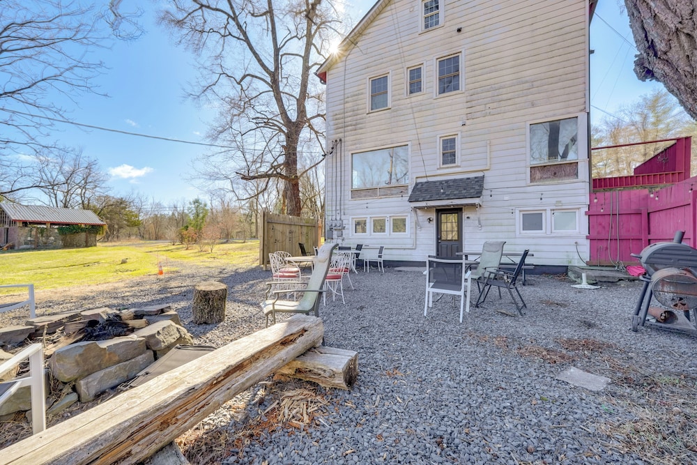 Pet Friendly: Historic East Stroudsburg Manor