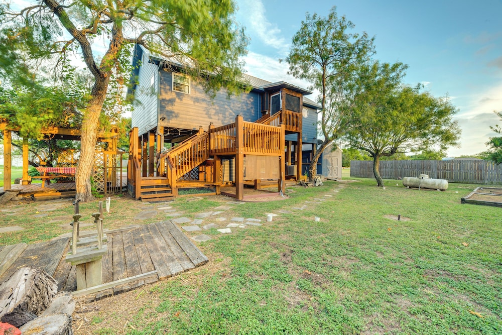 Walk to Pier: Bayside Getaway w/ Screened Balcony view 4