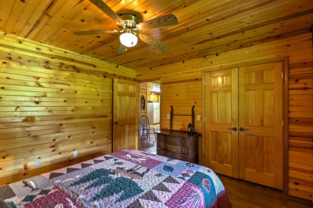 Dream Valley Mountain View Cabin w/ Covered Porch! view 3