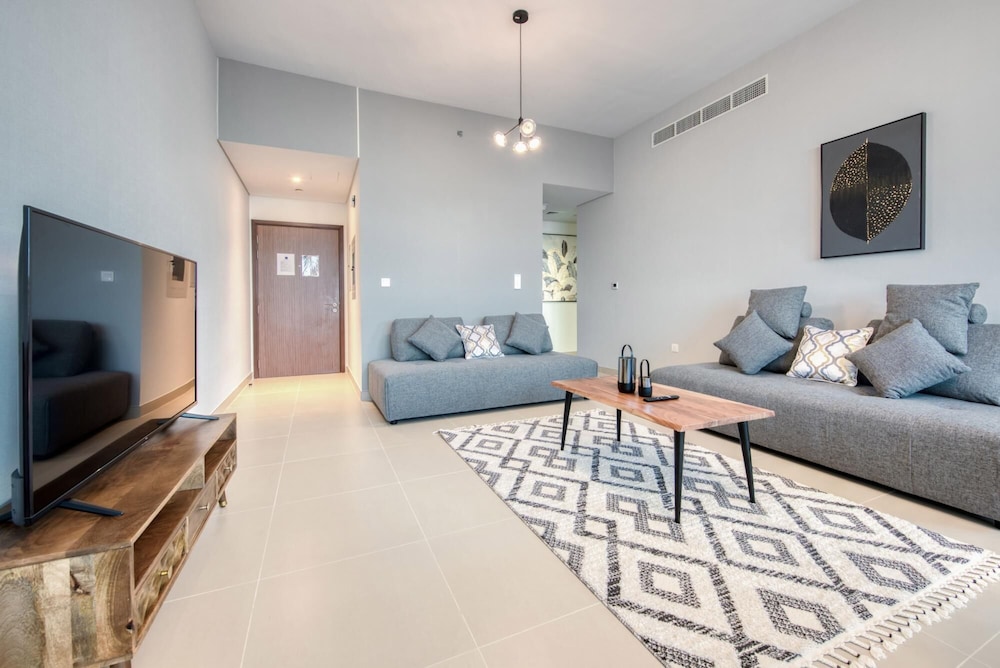 Exclusive Sea View Apartment on the Arabian Gulf