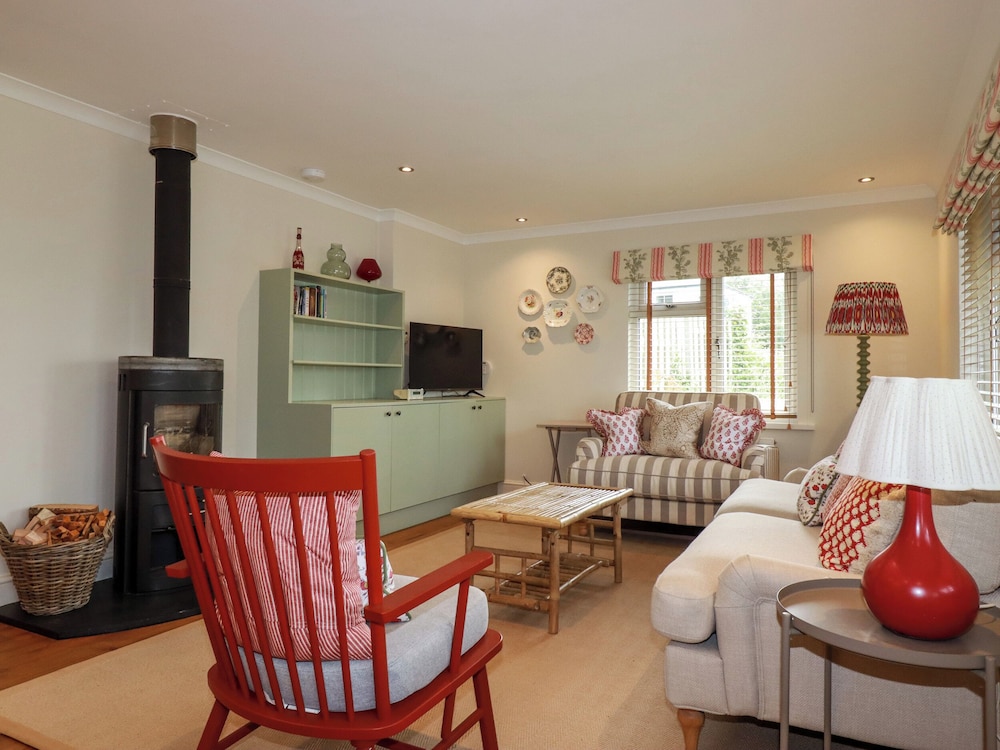 6 Trelawney Court