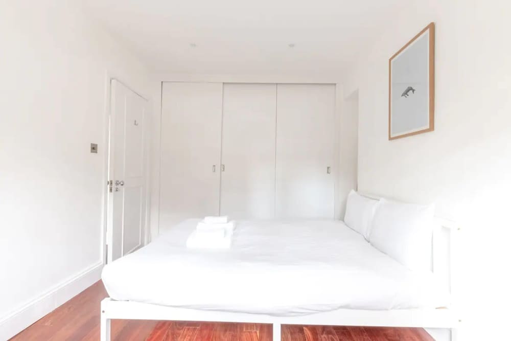 Stylish 2 Bedroom Apartment Beside Putney Station
