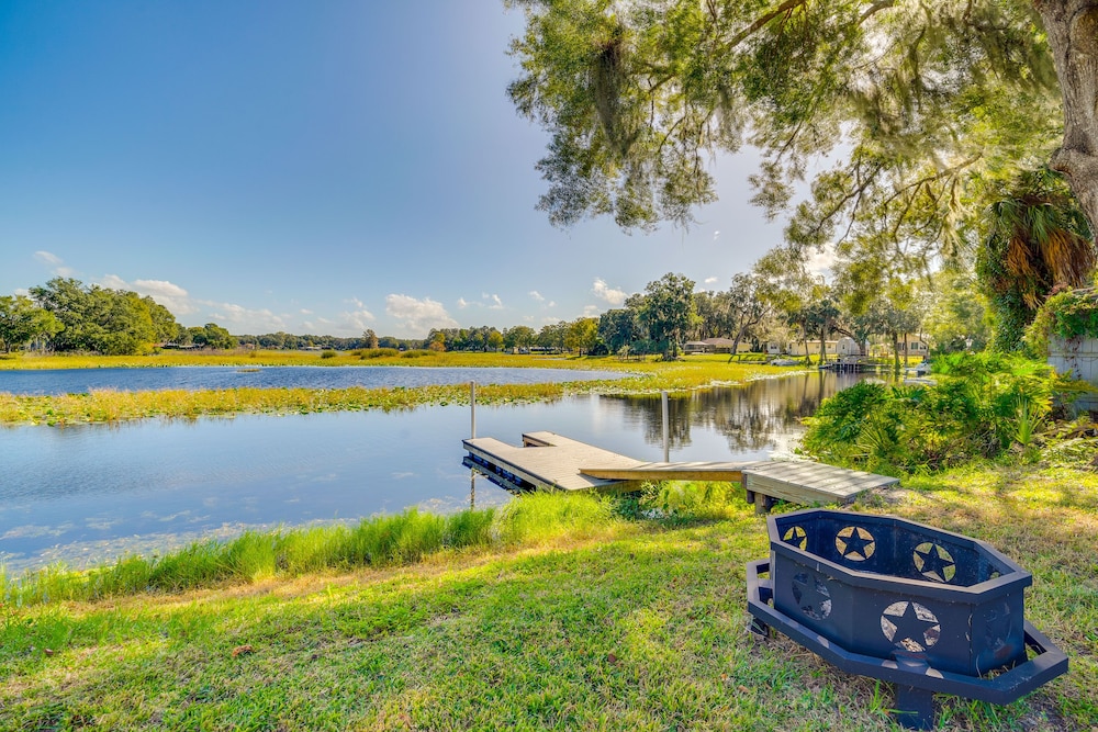 Lakefront Inverness Getaway w/ Kayaks & Bikes!