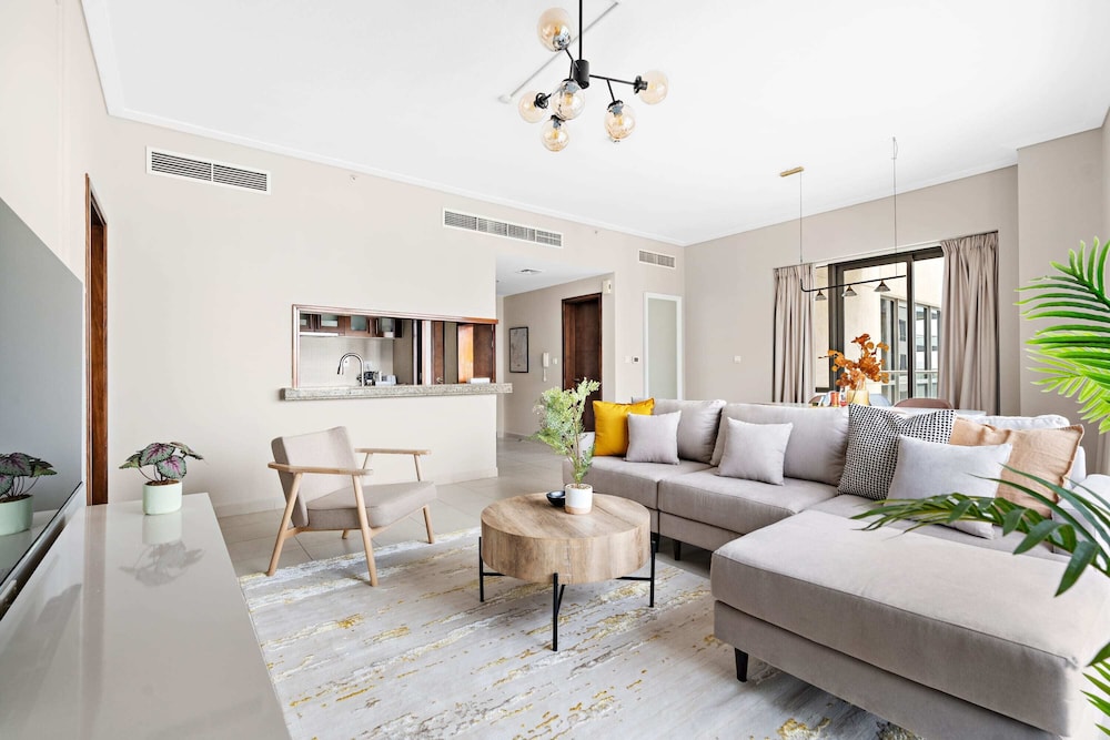 Silkhaus High Floor With Big Balcony Downtown