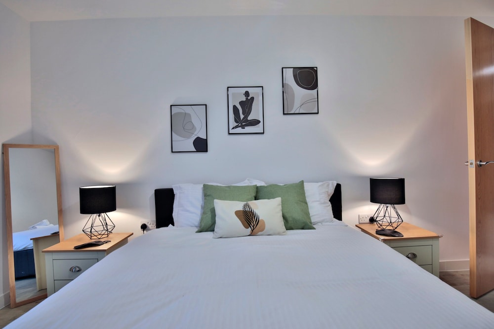 Manchester - 2-bed Apartment - Sleeps 4 - Wifi
