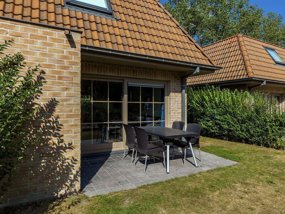 Relaxing Holiday Home in Adinkerke With Fenced Garden