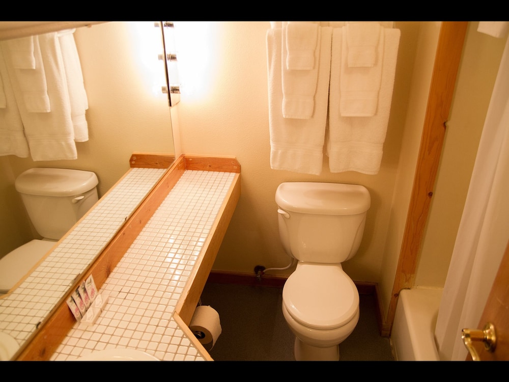 Whittaker's Motel & Historic Bunkhouse