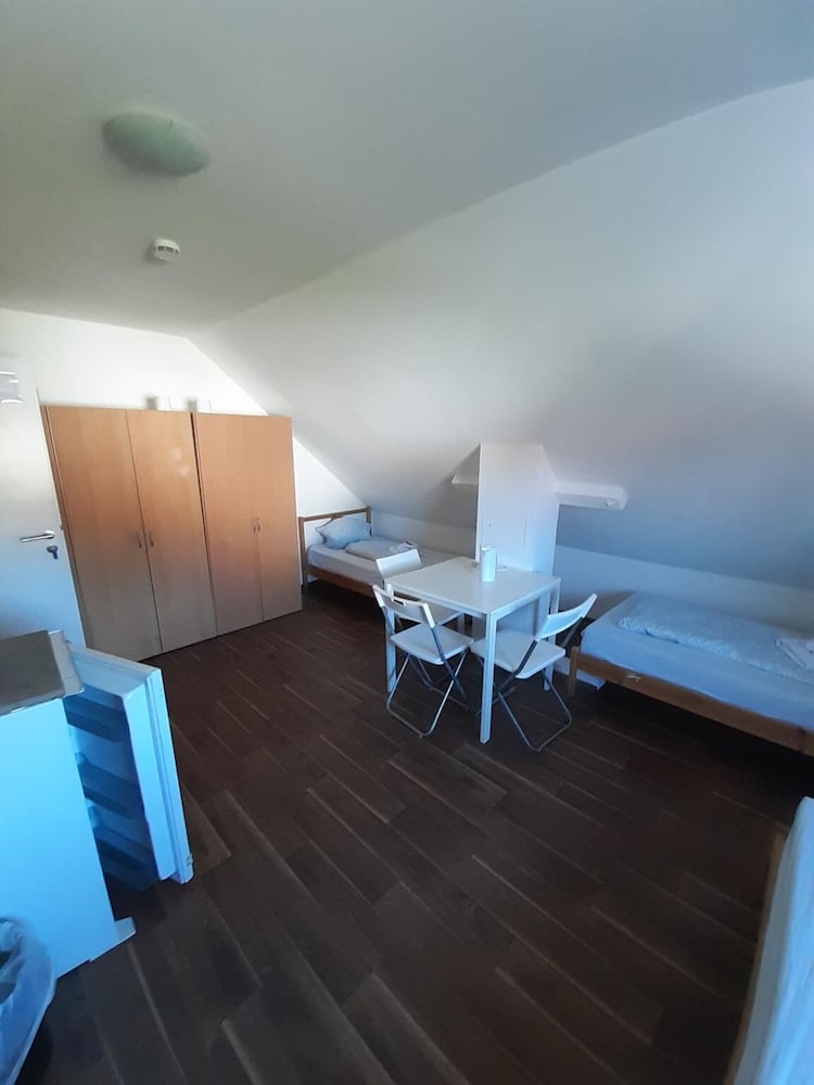 2-Rent Group Hostel Rooms&Apartments EVE168