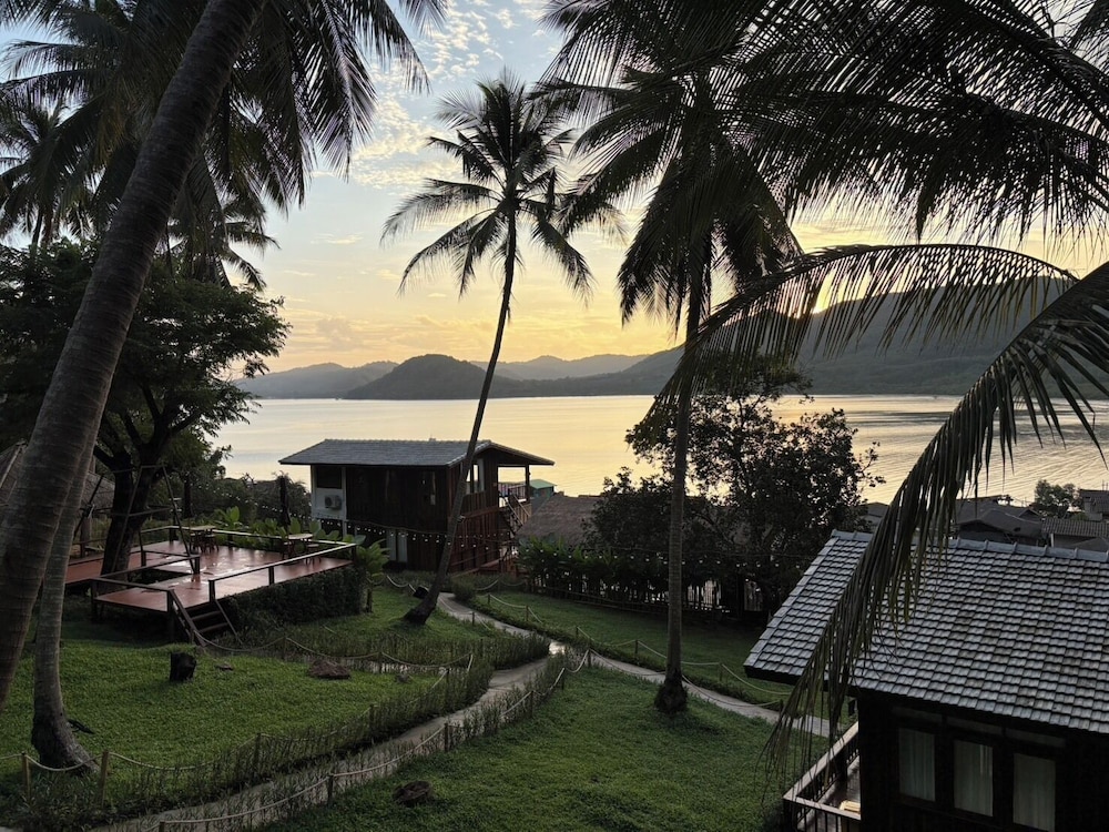 Baan Lhong View Lay