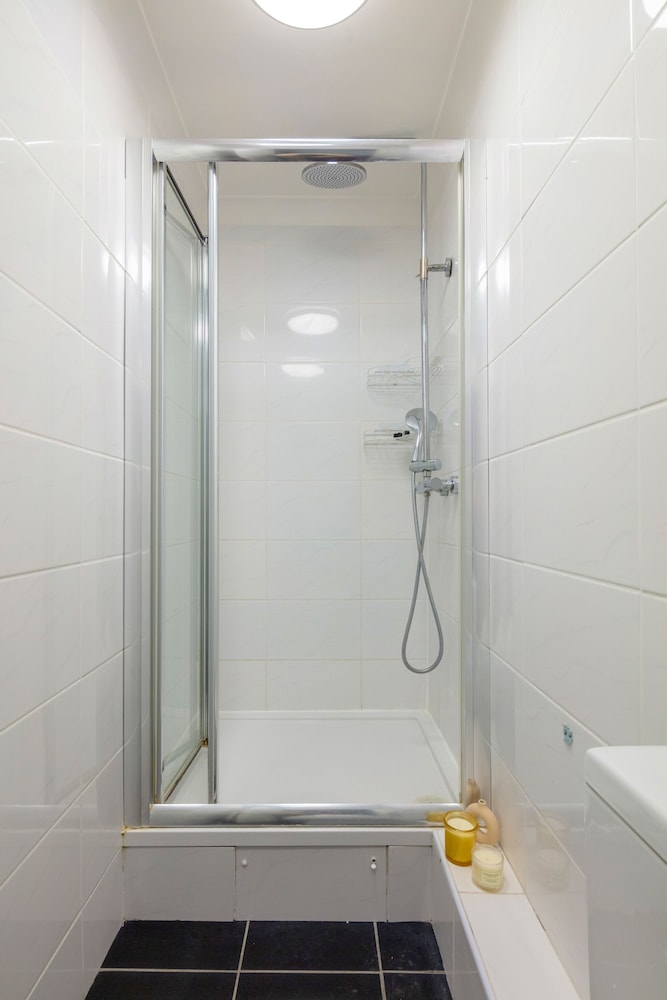Elegant & Airy 2BR near Regents Park