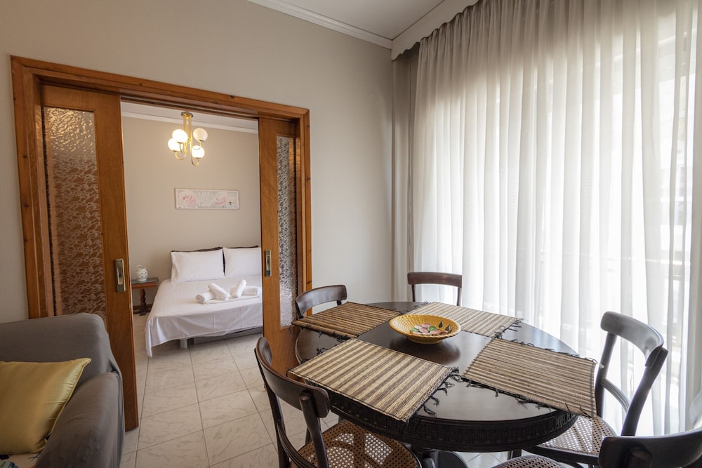 Vera s Apartment by Rentalspro Services photo 4