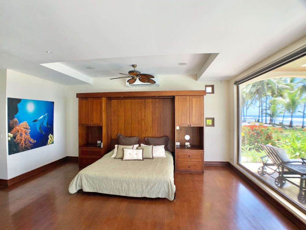 Luxury Villa on The Beach - Hermosa Palms 10A