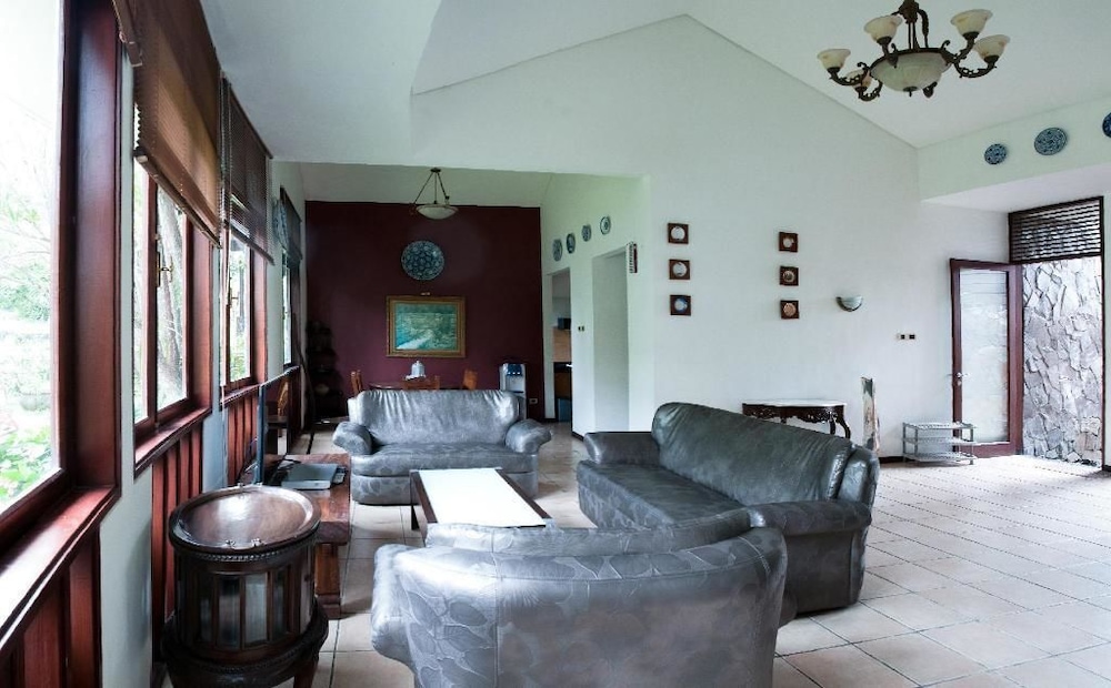 Villa Lovender Klub Bunga A14 view 5