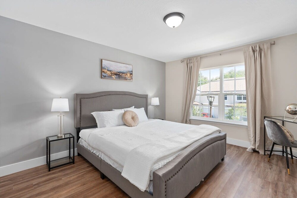 Super Cool- Sleeps 17 Newly Built Near Parks