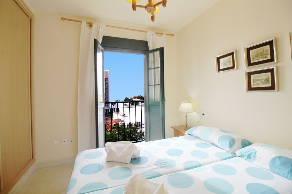 1083 Apartment Cala de Nerja view 2