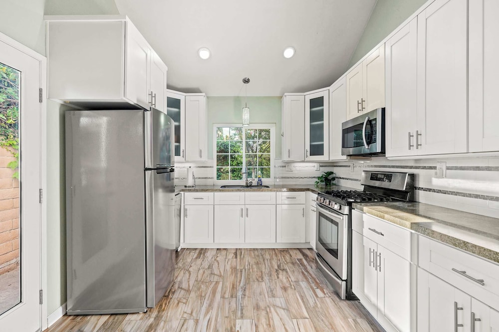 Spacious Retreat w Modern Decor and Private Yard