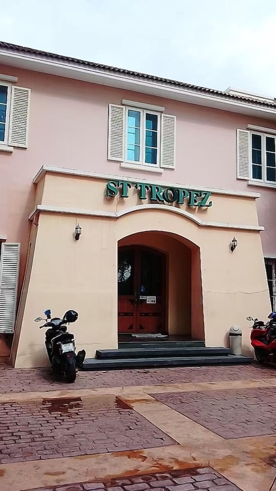 Seven Seas Cote d'Azur with Pool& Gym