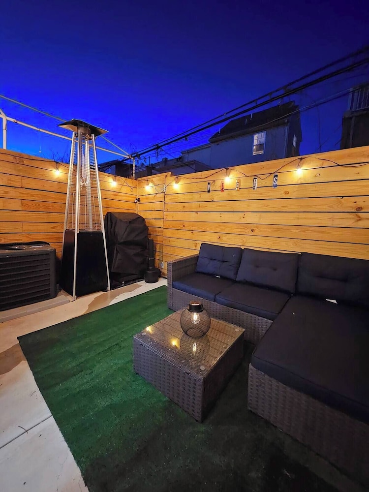 Cozy Home near City Center with Hot tub