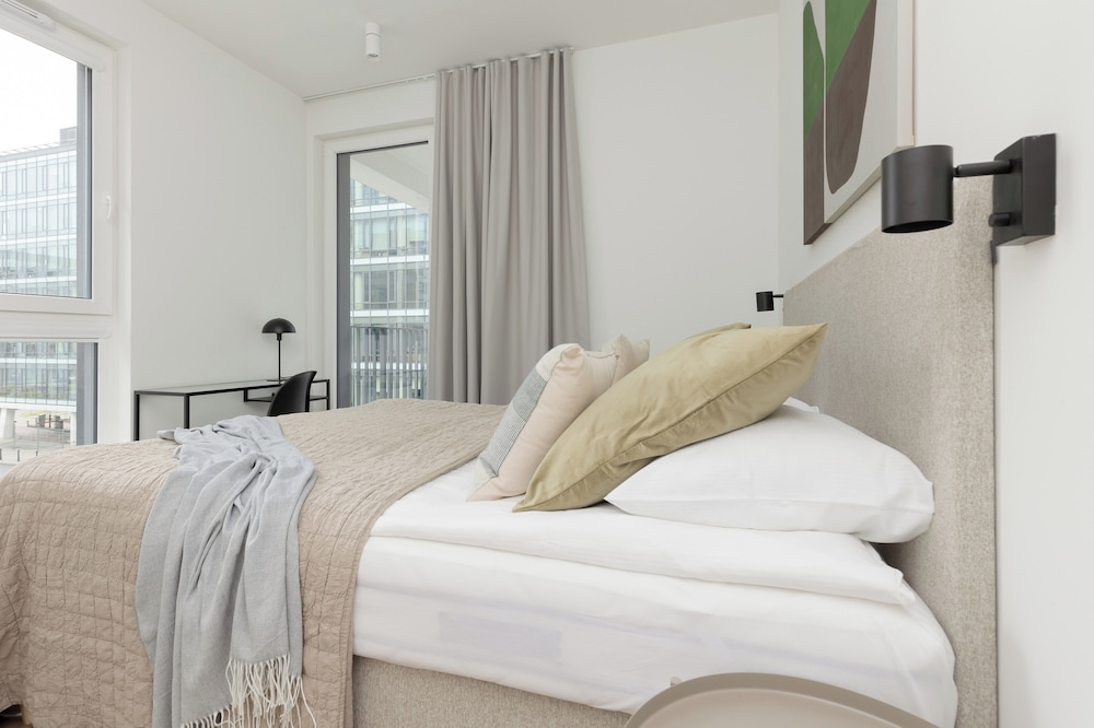 Warsaw Domaniewska by Renters Prestige view 3