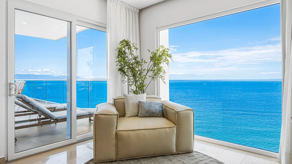 4BR Luxury Penthouse with Ocean Views